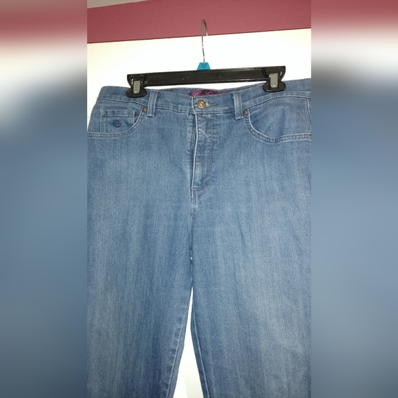 Gloria Vanderbilt Jeans - Picture 2 of 6